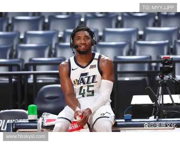 多诺万米切尔上半场表现抢眼14分5篮板助球队苦苦支撑